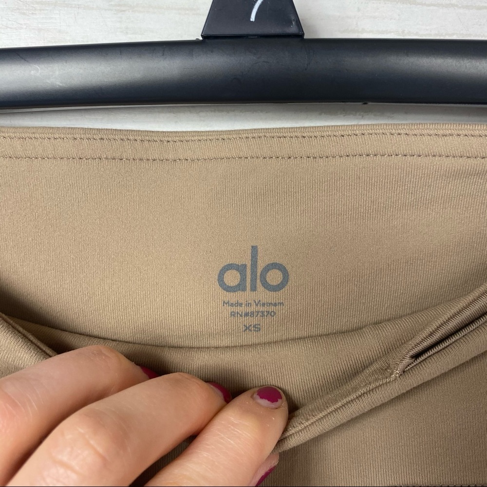 Alo Yoga Continuity Taupe Capri Mesh Leggings - Picture 8 of 8